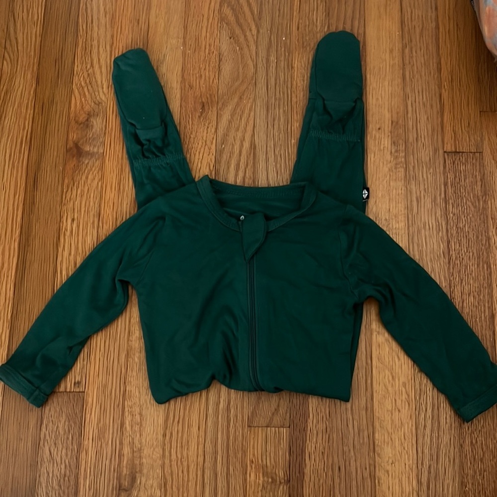 Kyte baby Forest green zip footie pajama size 3-6mo